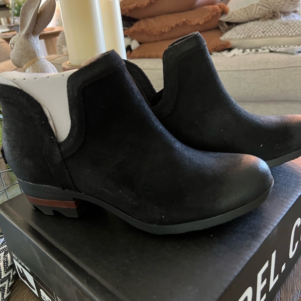 Brand new! Never worn! Sorel bootie. Size 7.